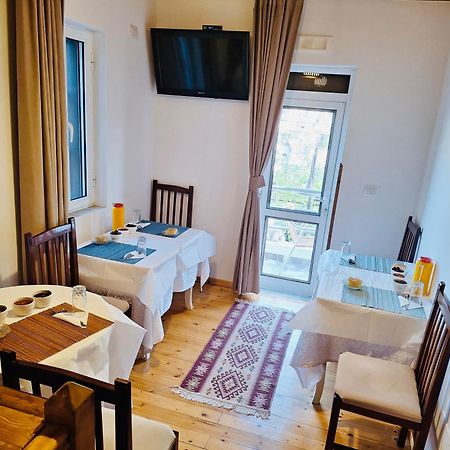 Guesthouse Riverside Berat Exterior photo
