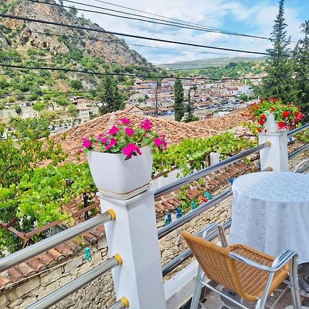 Guesthouse Riverside Berat Exterior photo