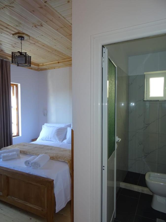 Guesthouse Riverside Berat Exterior photo
