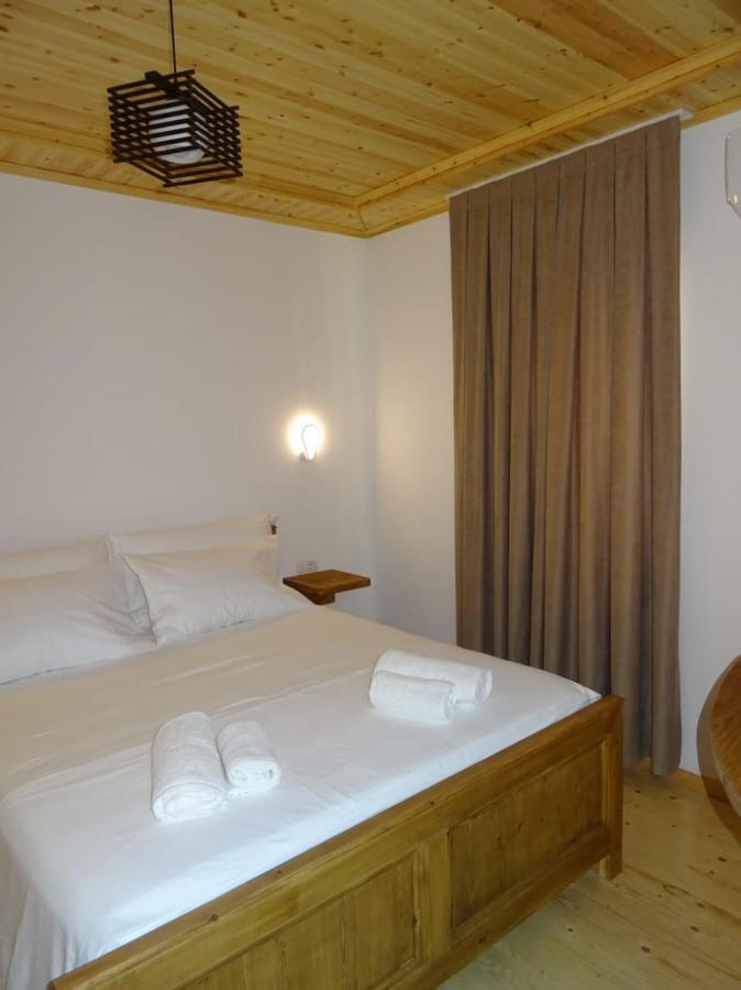Guesthouse Riverside Berat Exterior photo