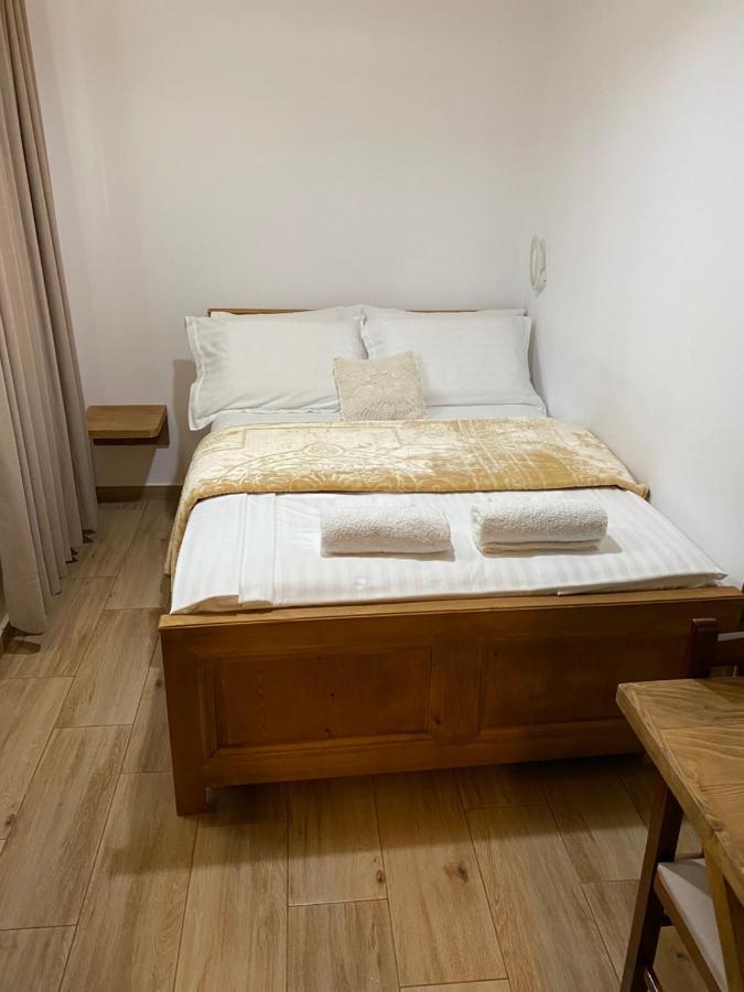 Guesthouse Riverside Berat Exterior photo