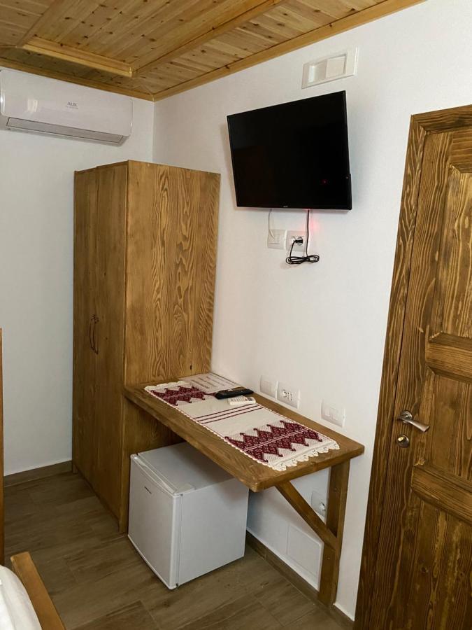 Guesthouse Riverside Berat Exterior photo