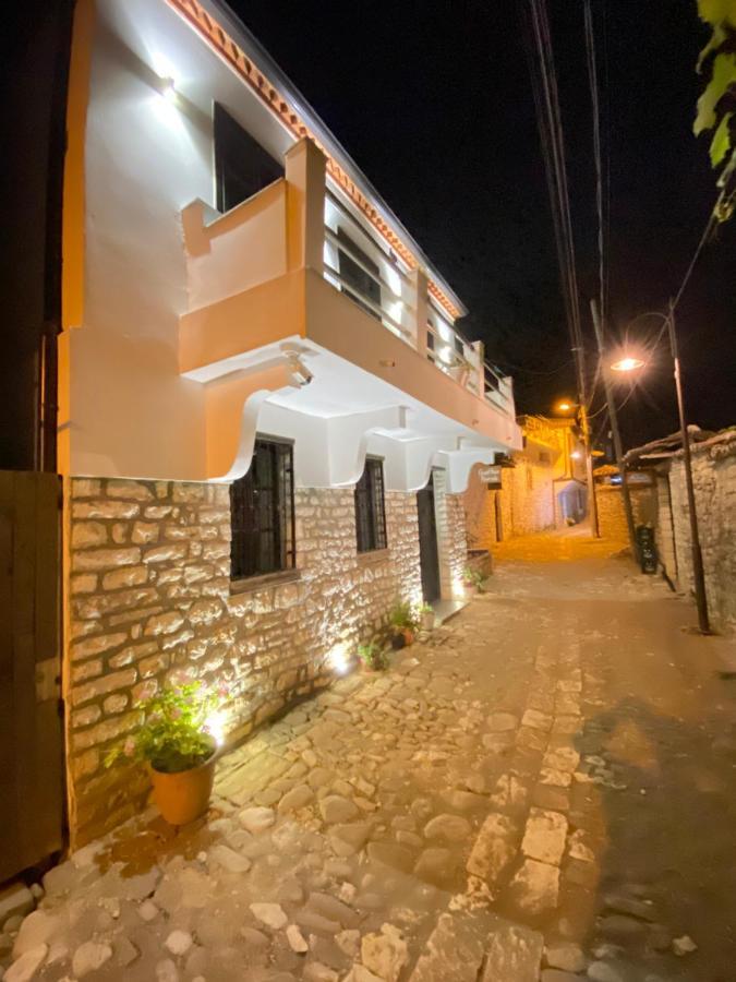 Guesthouse Riverside Berat Exterior photo
