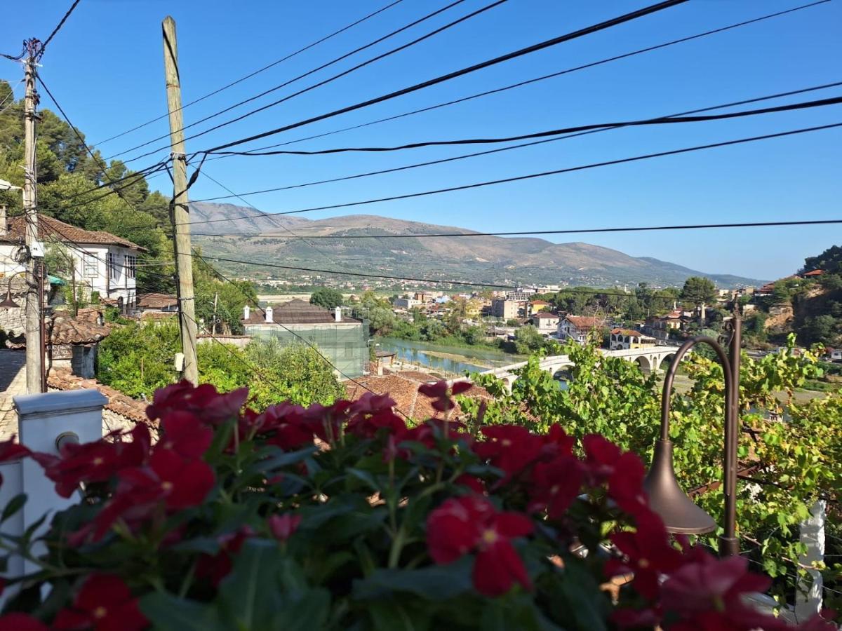 Guesthouse Riverside Berat Exterior photo