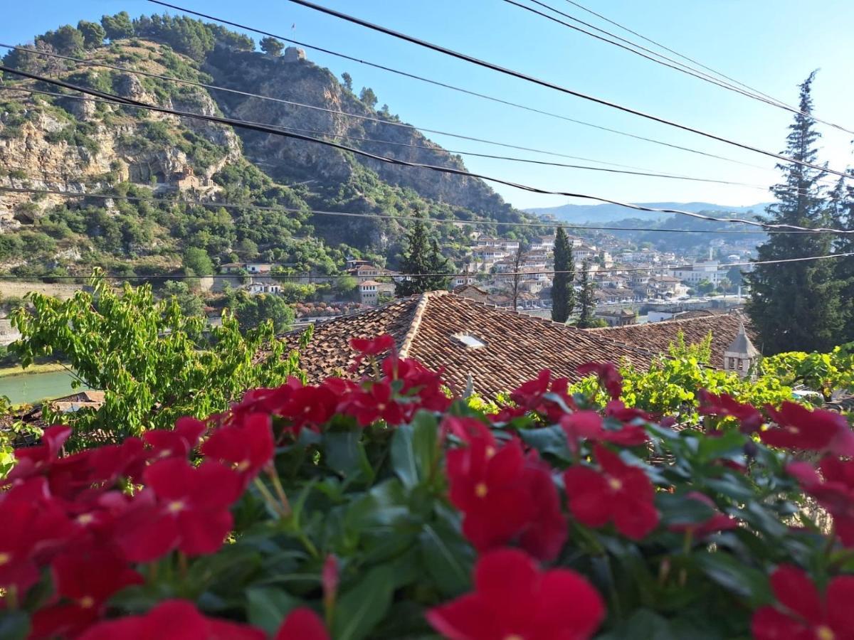 Guesthouse Riverside Berat Exterior photo